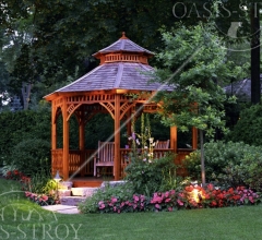 Парковая беседка с двухуровневой крышей